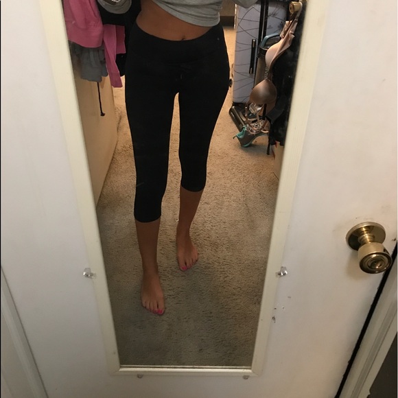 Lulu Lemon Cropped Leggings - Picture 4 of 5
